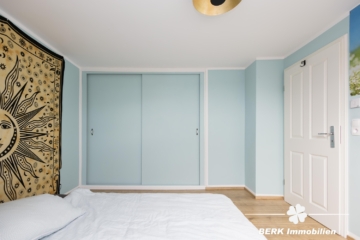 BERK Immobilien – Einfamilienhaus mit Weitblick & außergewöhnlichem Grundstück - OG Schlafzimmer (116388)