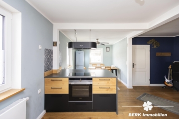 BERK Immobilien – Einfamilienhaus mit Weitblick & außergewöhnlichem Grundstück - EG Küche (116382)
