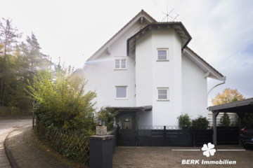 BERK Immobilien – Traumhafte 5-Zimmer Maisonette Wohnung in bevorzugter Lage von Schaafheim/ Radheim - Hausansicht (116829)