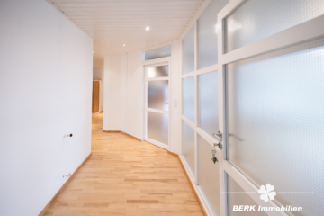 BERK Immobilien – Traumhafte 5-Zimmer Maisonette Wohnung in bevorzugter Lage von Schaafheim/ Radheim - Eingangsbereich (116833)
