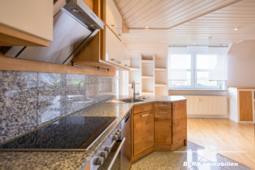 BERK Immobilien – Traumhafte 5-Zimmer Maisonette Wohnung in bevorzugter Lage von Schaafheim/ Radheim - Küche (116850)