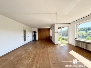 BERK Immobilien – Charmantes Einfamilienhaus in idyllischer Hanglage von Rothenbuch - Wohnen (115102)