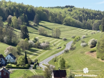 BERK Immobilien – Charmantes Einfamilienhaus in idyllischer Hanglage von Rothenbuch - Ausblick (115115)
