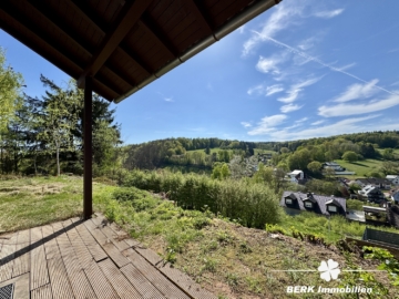 BERK Immobilien – Charmantes Einfamilienhaus in idyllischer Hanglage von Rothenbuch - Terasse (115113)