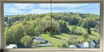 BERK Immobilien – Charmantes Einfamilienhaus in idyllischer Hanglage von Rothenbuch - Panoramablick (115111)