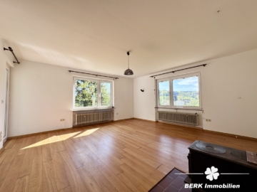 BERK Immobilien – Charmantes Einfamilienhaus in idyllischer Hanglage von Rothenbuch - Schlafen 1 (115103)