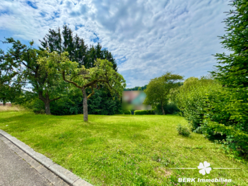 BERK Immobilien – attraktives Baugrundstück mit leichter Hanglage - Baugrundstück (115302)