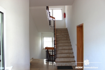 BERK Immobilien – großzügige Eigentumswohnung in zentraler Lage von Walldürn - Treppenhaus (116508)