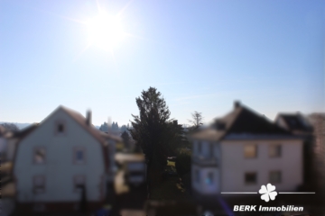 BERK Immobilien – großzügige Eigentumswohnung in zentraler Lage von Walldürn - Ausblick Balkon (116521)