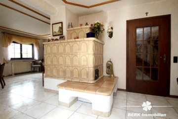 BERK Immobilien – Geräumige DHH sucht Handwerker! – Familienobjekt mit Garage und großzügigem Garten - Kamin EG (116359)