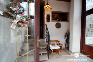 BERK Immobilien – Geräumige DHH sucht Handwerker! – Familienobjekt mit Garage und großzügigem Garten - Eingangsbereich (116354)