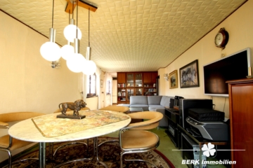 BERK Immobilien – Geräumige DHH sucht Handwerker! – Familienobjekt mit Garage und großzügigem Garten - Wohn- und Essbereich OG (116363)