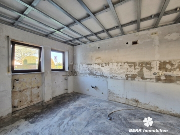 *RESERVIERT* BERK Immobilien – großzügiges Einfamilienhaus in bevorzugter Lage von Stockstadt - Küche EG (116416)