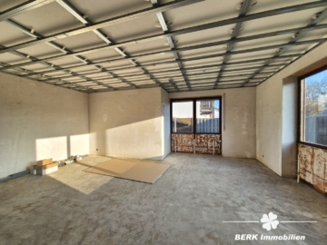 *RESERVIERT* BERK Immobilien – großzügiges Einfamilienhaus in bevorzugter Lage von Stockstadt - Wohn-/Essbereich (116414)