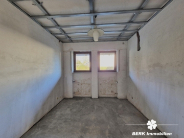 *RESERVIERT* BERK Immobilien – großzügiges Einfamilienhaus in bevorzugter Lage von Stockstadt - Büro oder HWR EG (116418)