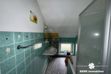 RESERVIERT – BERK Immobilien – Jugendstil Villa im Herzen von Bürgstadt – Wohnen und Arbeiten unter einem Dach - Bad DG (115138)