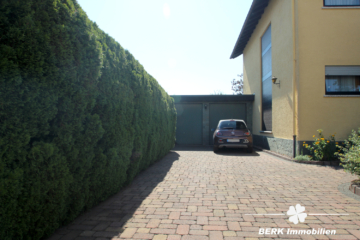 BERK Immobilien – Charmantes Einfamilienhaus mit Doppelgarage und großem Grundstück in Mainaschaff - Hof (116870)