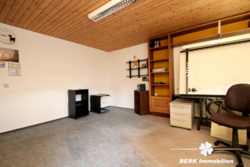 BERK Immobilien – Charmantes Einfamilienhaus mit Doppelgarage und großem Grundstück in Mainaschaff - OG Schlafzimmer (116881)