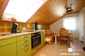 BERK Immobilien – Charmantes Einfamilienhaus mit Doppelgarage und großem Grundstück in Mainaschaff - DG Küche- und Essbereich (116887)