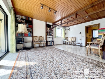 BERK Immobilien – Charmantes Einfamilienhaus mit Doppelgarage und großem Grundstück in Mainaschaff - Essbereich (116877)