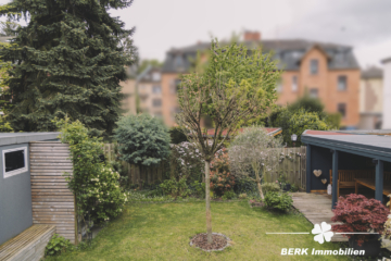 *VERKAUFT* BERK Immobilien – charmante Stilaltbau-Villa mit 3,5 Einheiten in top Lage von HU, direkt an der Kinzig - Garten (115855)