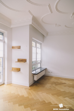 *VERKAUFT* BERK Immobilien – charmante Stilaltbau-Villa mit 3,5 Einheiten in top Lage von HU, direkt an der Kinzig - Wohnbereich EG (115857)