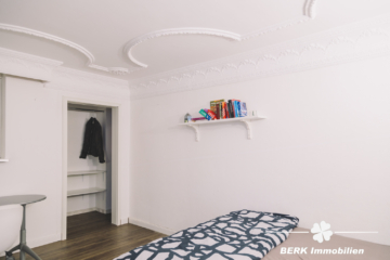 *VERKAUFT* BERK Immobilien – charmante Stilaltbau-Villa mit 3,5 Einheiten in top Lage von HU, direkt an der Kinzig - Schlafzimmer ELW KG (115885)