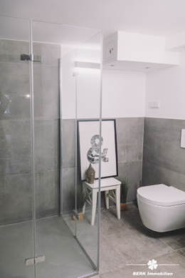 *VERKAUFT* BERK Immobilien – charmante Stilaltbau-Villa mit 3,5 Einheiten in top Lage von HU, direkt an der Kinzig - Bad ELW KG (115887)