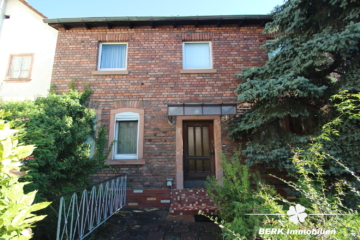 BERK Immobilien – bebautes Bauträgergrundstück + Gartengrundstück in begehrter Main-Lage - Frontansicht Wohnhaus (116086)