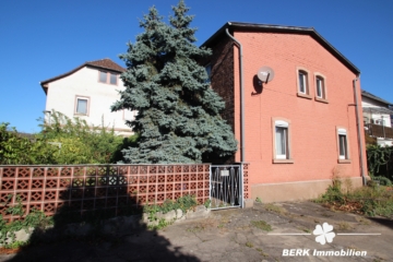 BERK Immobilien – bebautes Bauträgergrundstück + Gartengrundstück in begehrter Main-Lage - Seitenansicht (116091)