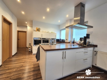 BERK Immobilien – bezugsfertige 3-Zimmer-Wohnung mit privaten, wohnungseigenen Kellerräumen - Küche (116751)