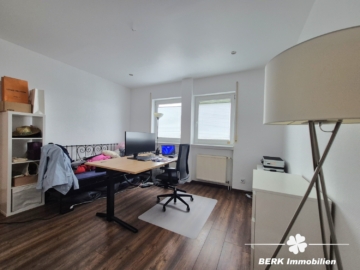 BERK Immobilien – bezugsfertige 3-Zimmer-Wohnung mit privaten, wohnungseigenen Kellerräumen - Kinderzimmer / Büro (116758)