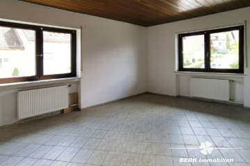 RESERVIERT – BERK Immobilien – MFH, Mehrgenerationenhaus, Anlageobjekt – Gelegenheit in Eschau mit drei Wohnungen - BERK Immobilien - Esszimmer OG (115238)