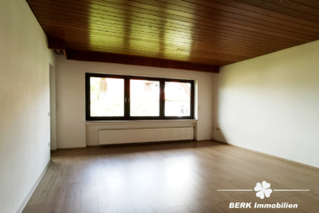 RESERVIERT – BERK Immobilien – MFH, Mehrgenerationenhaus, Anlageobjekt – Gelegenheit in Eschau mit drei Wohnungen - BERK Immobilien - Wohnzimmer OG (115236)
