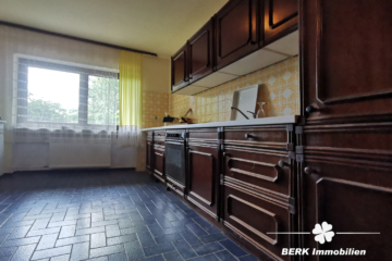 RESERVIERT – BERK Immobilien – MFH, Mehrgenerationenhaus, Anlageobjekt – Gelegenheit in Eschau mit drei Wohnungen - BERK Immobilien - Küche UG (115256)