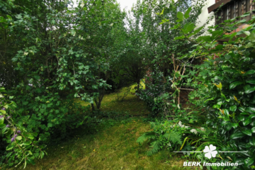 RESERVIERT – BERK Immobilien – MFH, Mehrgenerationenhaus, Anlageobjekt – Gelegenheit in Eschau mit drei Wohnungen - BERK Immobilien - Garten (115262)