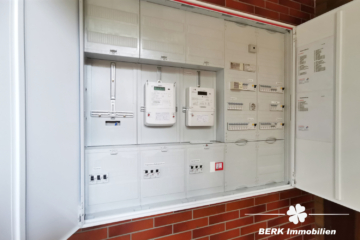 RESERVIERT – BERK Immobilien – MFH, Mehrgenerationenhaus, Anlageobjekt – Gelegenheit in Eschau mit drei Wohnungen - BERK Immobilien - Stromkasten im Treppenhaus UG (115255)