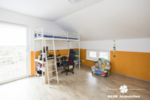 Schlafen 2 - BERK Immobilien – Freistehendes Einfamilienhaus mit Wallbox, PV und gepflegtem Zustand