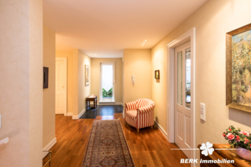 RESERVIERT – BERK Immobilien – Licht, Ruhe & Weitblick: Ihr neues Zuhause in bester Lage von Haibach - Eingangsbereich (116211)