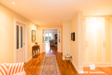 RESERVIERT – BERK Immobilien – Licht, Ruhe & Weitblick: Ihr neues Zuhause in bester Lage von Haibach - Eingangsbereich (116210)