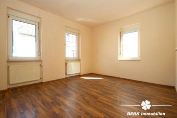 RESERVIERT – BERK Immobilien – Solides Wohnhaus mit 5 Schlafzimmern und praktischem Anbau - EG Esszimmer (115281)