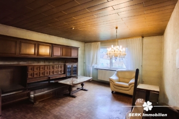 BERK Immobilien – Vielseitiges Zweifamilienhaus mit großem Potenzial in Mömlingen - WZ OG (115446)