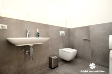 BERK Immobilien – Günstige Gelegenheit! Produktions- Lager- und Büroflächen auf insgesamt ca. 2225m² - Damen WC (114991)