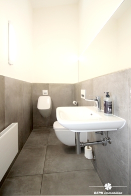 BERK Immobilien – Günstige Gelegenheit! Produktions- Lager- und Büroflächen auf insgesamt ca. 2225m² - Herren WC (114990)