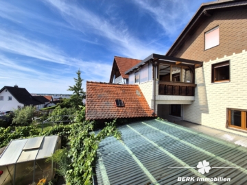 *VERKAUFT* BERK Immobilien – top Wohnlage in Alzenau: Ein- bis Zweifamilienhaus mit Erweiterungspotential & Nebengebäuden - Rückansicht (115730)