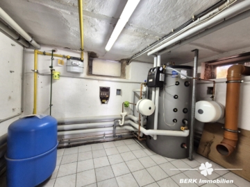 *VERKAUFT* BERK Immobilien – top Wohnlage in Alzenau: Ein- bis Zweifamilienhaus mit Erweiterungspotential & Nebengebäuden - Heizungskeller (115734)